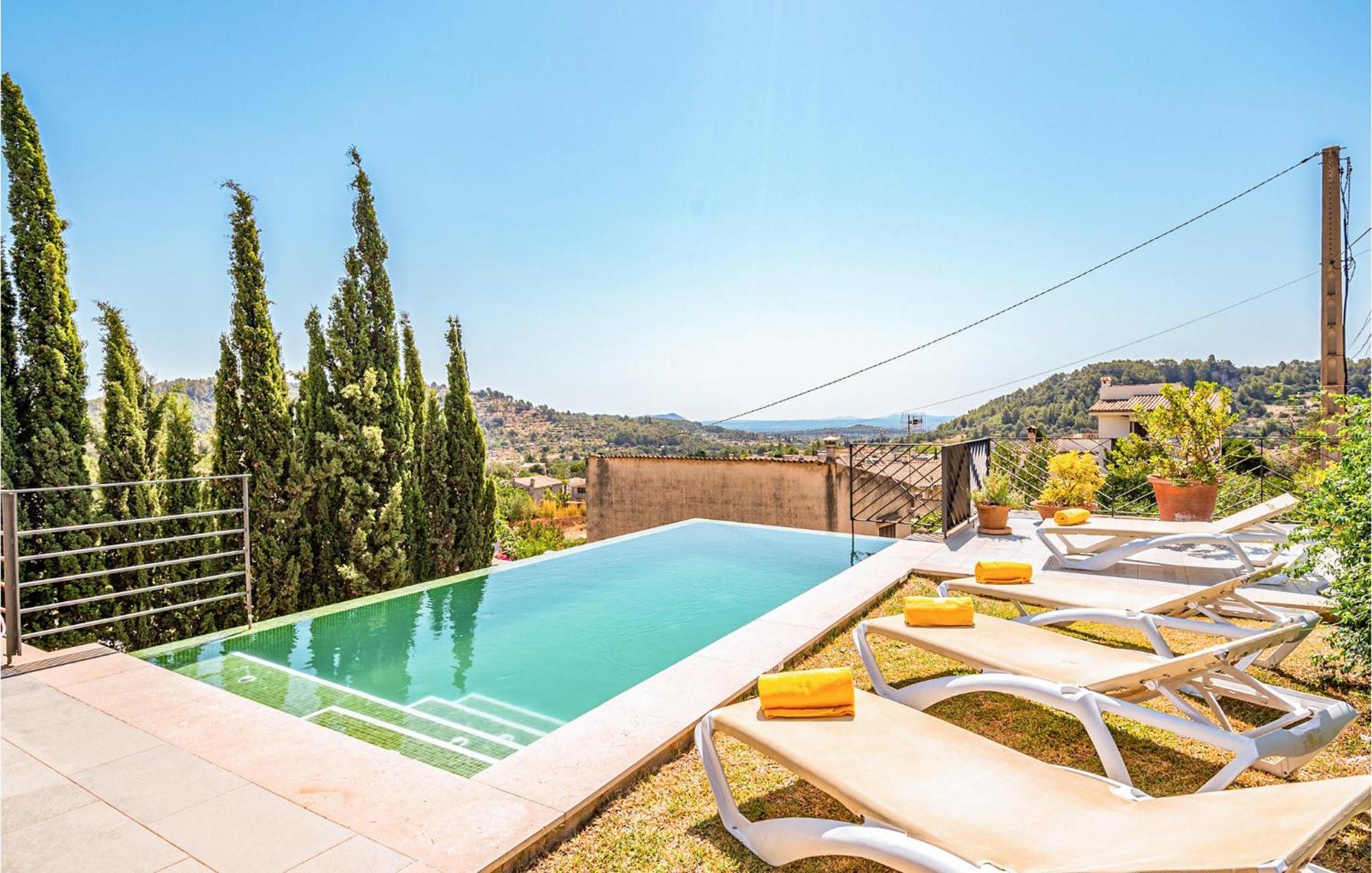 3 Bedroom Gorgeous In Mancor De La Vall Vakantiehuis *