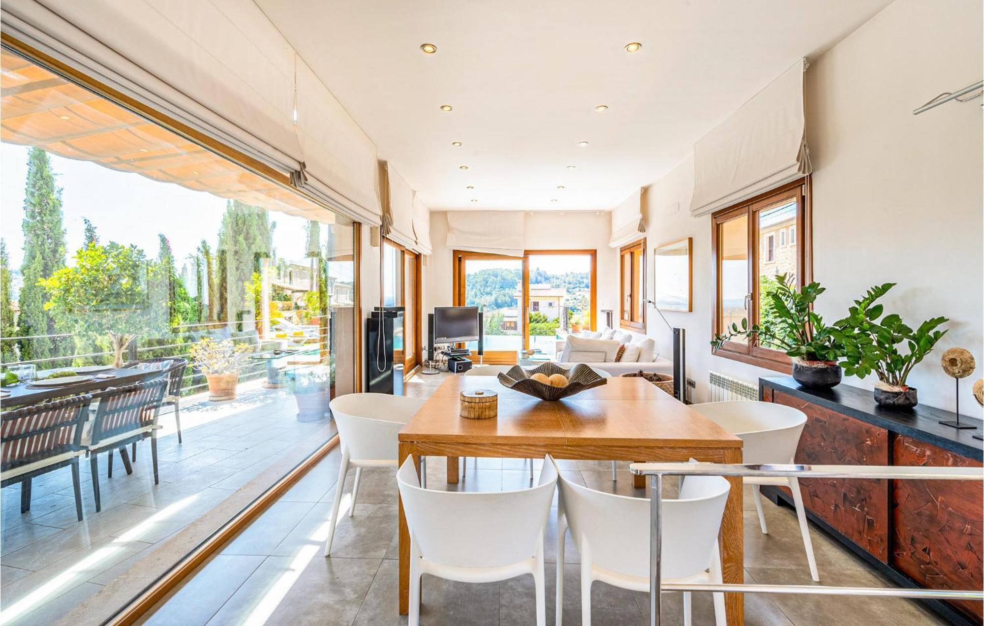 Vakantiehuis 3 Bedroom Gorgeous In Mancor De La Vall Mancor del Valle